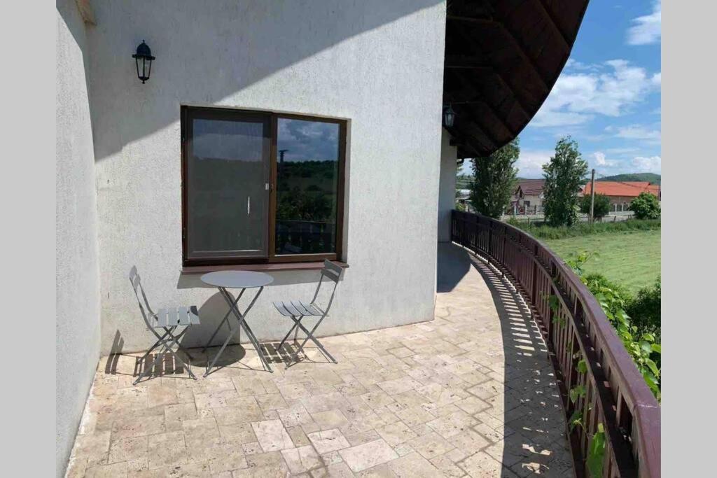 Casa Andreea. Cheerful 4-Bedroom Villa Bod Bagian luar foto