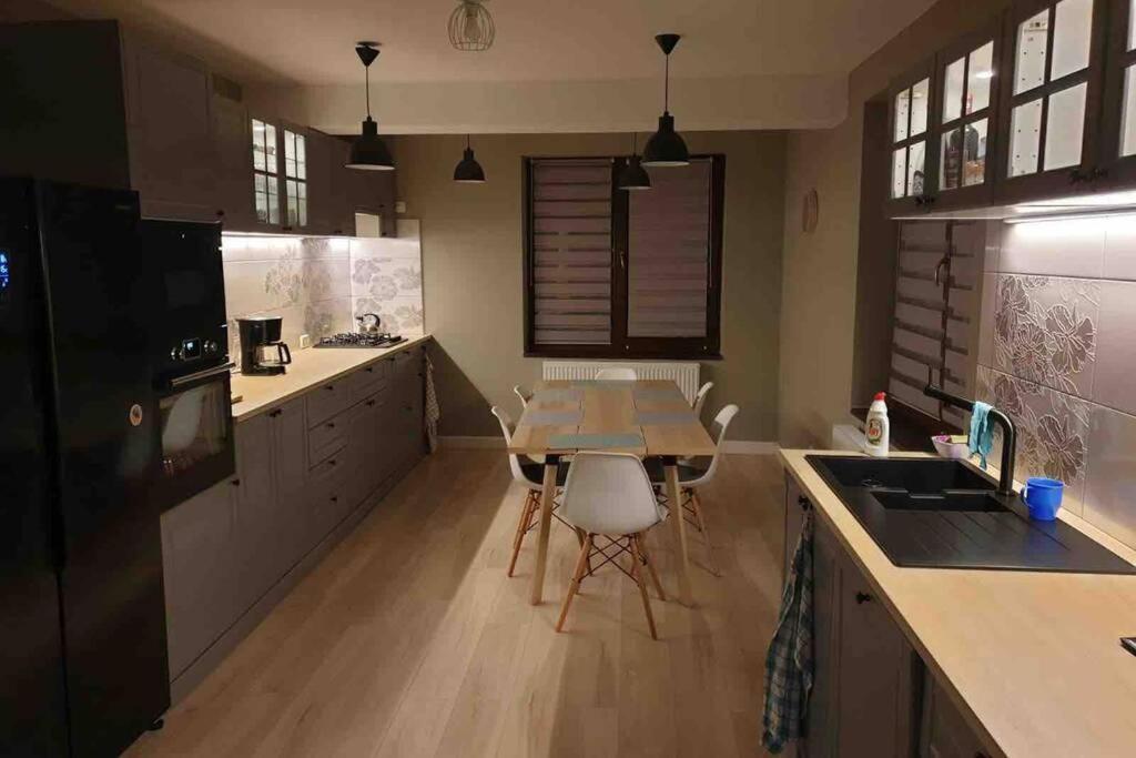 Casa Andreea. Cheerful 4-Bedroom Villa Bod Bagian luar foto