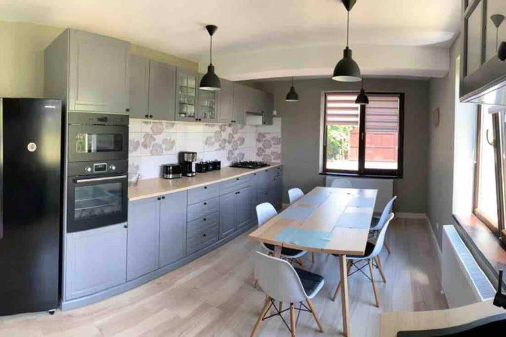 Casa Andreea. Cheerful 4-Bedroom Villa Bod Bagian luar foto